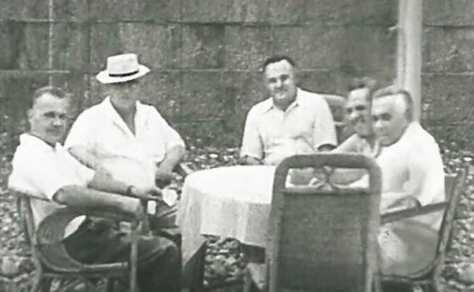 На фото: на даче у Н.С. Хрущёва в Крыму (слева направо): В.Н. Челомей, Н.С. Хрущёв, С.П. Королёв, Н.А. Пилюгин и В.П. Бармин.