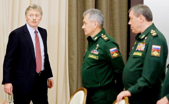 На фото: пресс-секретарь президента РФ Дмитрий Песков, министр обороны РФ Сергей Шойгу и начальник Генерального штаба Вооруженных сил РФ - первый заместитель министра обороны РФ Валерий Герасимов (слева направо)