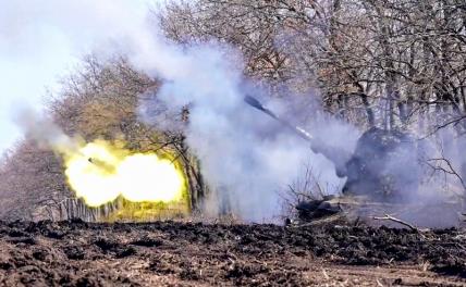 На фото: боевая работа расчетов САУ "Мста-С" военнослужащих Западного военного округа (ЗВО) в зоне проведения специальной военной операции.