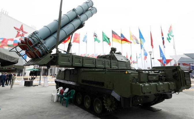 На фото: самоходная огневая установка СОУ 9А317М зенитно-ракетного комплекса ЗРК 9К317М "Бук-М3"