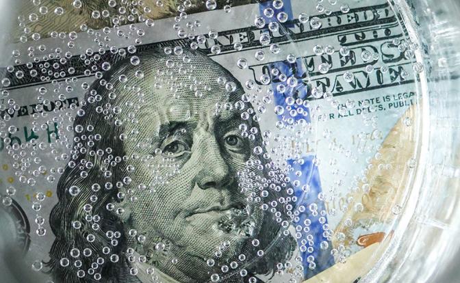 Спрос со стороны населения: эксперт пояснил успехи курса доллара