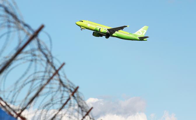 Авиакомпании РФ отменяют рейсы внутри страны: названы самые пострадавшие регионы