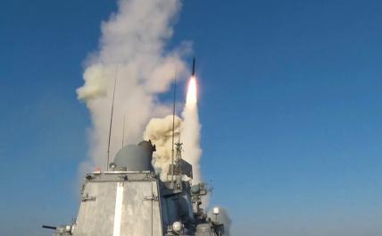 На фото: пуск крылатой ракеты "Калибр" с фрегата Черноморского флота. Ракетный удар был нанесен по объектам военной инфраструктуры ВСУ.