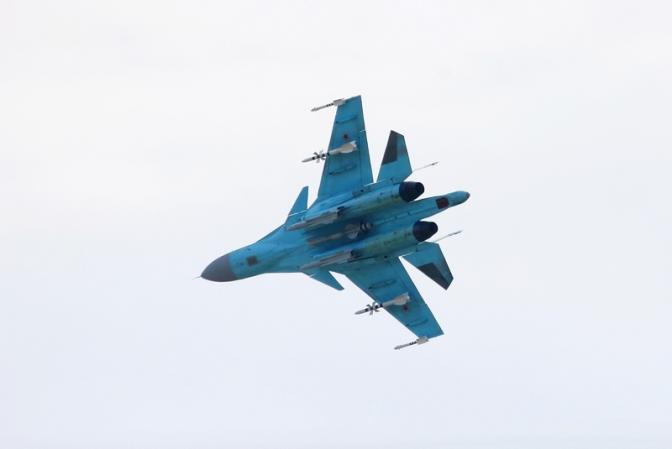 На фото: самолет Су-34