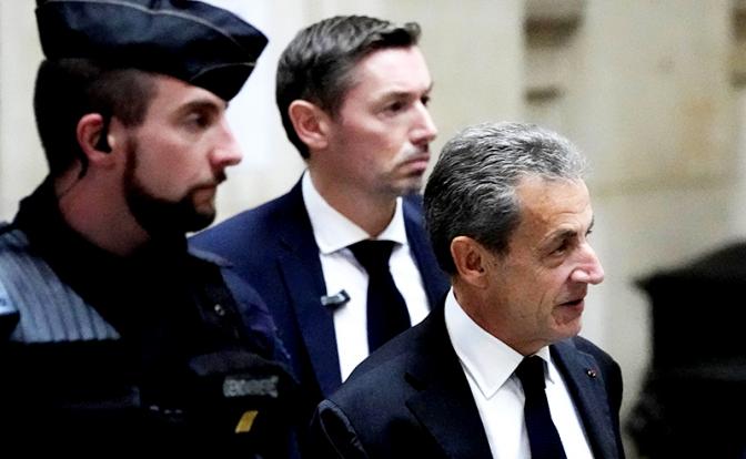 На фото (справа): экс-президент Франции Николя Саркози