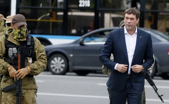 На фото (справа): экс-депутат Верховной Рады Олег Царев