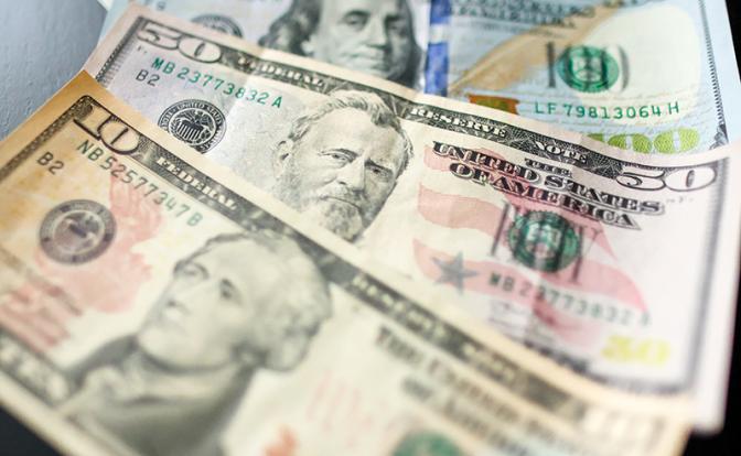 Между кризисом и волнением Минфина: эксперт сделал прогноз курса доллара