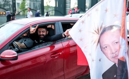 Министр ФРГ Оздемир не понимает радости проголосовавших за Эрдогана турков