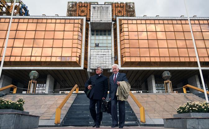На фото: вид на здание президиума Российской академии наук на Ленинском проспекте в Москве