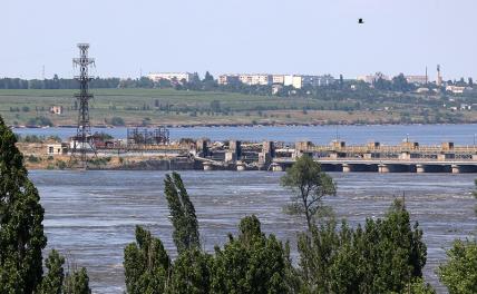 На фото: разрушенная плотина Каховской ГЭС, Новая Каховка, Херсонская область.