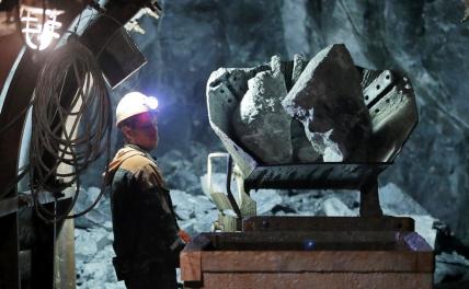 Свердловские шахтеры отказались видеть небо в изумрудах и остались под землей