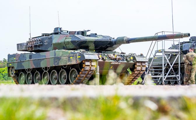 На фото: танк немецкого производства Leopard 2