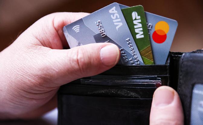 Аналитик объяснил, почему в России сократилось число активных пользователей банковских карт
