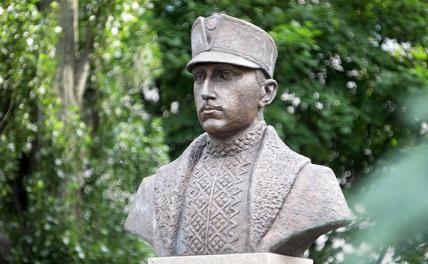 На фото: памятник эрцгерцогу Вильгельму Австрийскому (Василию Вышиваному) расположенный в Киеве