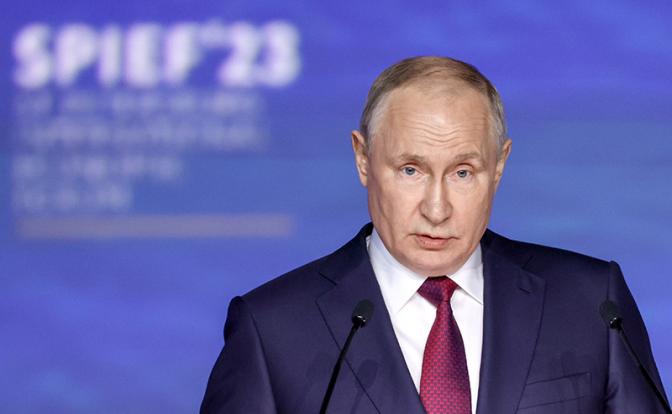 На фото: президент РФ Владимир Путин во время пленарного заседания в рамках XXVI Петербургского международного экономического форума