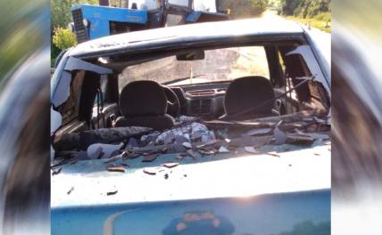 На фото: в селе Новопетровка Валуйского городского округа с беспилотника было сброшено 3 взрывных устройства. Пострадавших нет, повреждены один легковой автомобиль с прицепом и трактор.
