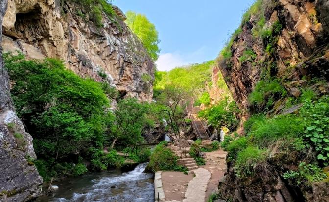 На фото: вид Карачаево-Черкесии.