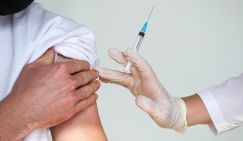 Дефицит вакцин: Прививок от безответственности не придумали