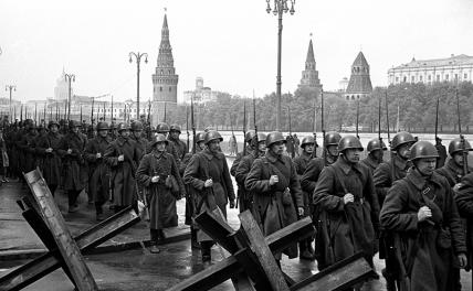 День памяти и скорби ( 22 июня). В этот день в 1941 году началась Великая Отечественная война. На снимке: Москва. 1941 год.