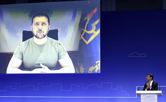 На фото: президент Украины Владимир Зеленский (на экране)