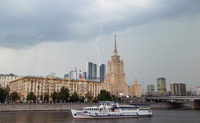 Прогноз погоды: Москвичей ждут дожди с грозами
