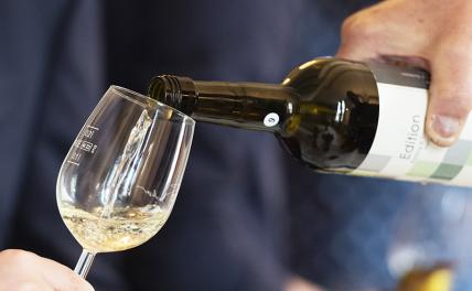 «Пьем в 6 раз меньше, чем в Европе»: Эксперт предсказал снижение цен на вино в России