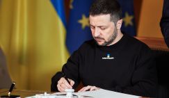 СМИ: Зеленский скорее всего отменит выборы президента на Украине в следующем году