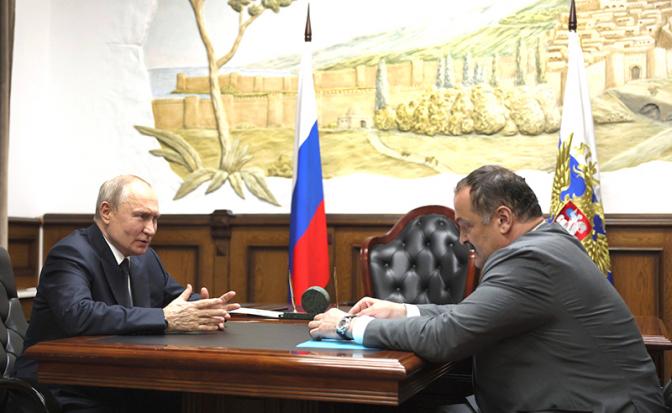 На фото: президент РФ во время встречи с главой Дагестана Сергеем Меликовым