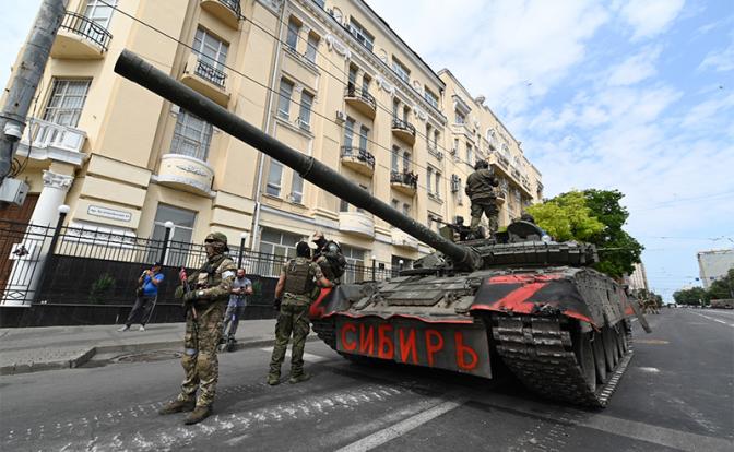 Военный эксперт Сивков предупредил о возможном повторении мятежа в России