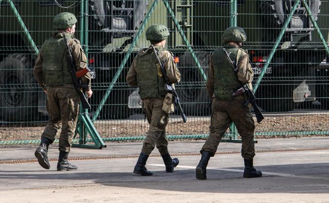 Российским военнослужащим с октября повысят зарплату на 10,5%