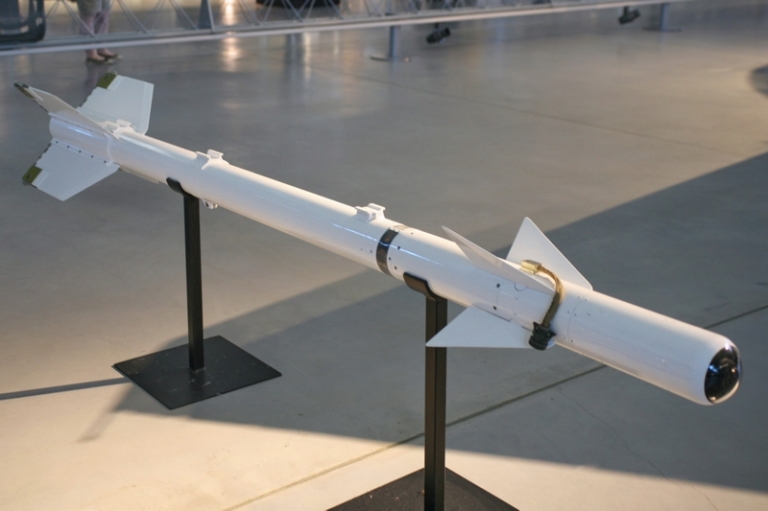 На фото: Атолл — это кодовое название НАТО советской К-13, копии американской ракеты класса «воздух-воздух» с тепловым наведением «Сайдвиндер».