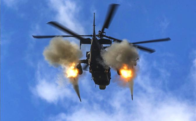 На фото: работа экипажей ударных вертолетов Ка-52