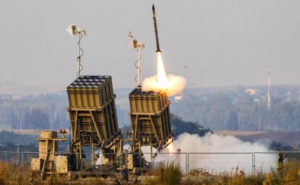 На фото: работа RAFAEL Iron Dome Interceptor - тактической системы ПРО Израиля