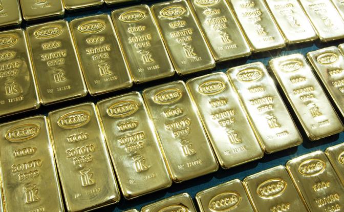 Названа причина падение цен на золото