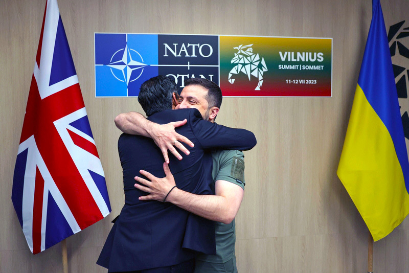 Утечка информации, с первой леди на польском президентском самолете, «мы не  Amazon»: Президент Украины на саммите НАТО в Вильнюсе - Фото №1 - Свободная  Пресса