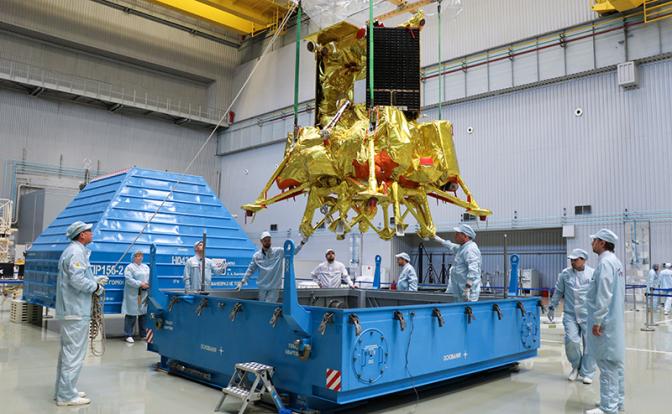 На фото: космический аппарат миссии к естественному спутнику Земли "Луна-25"