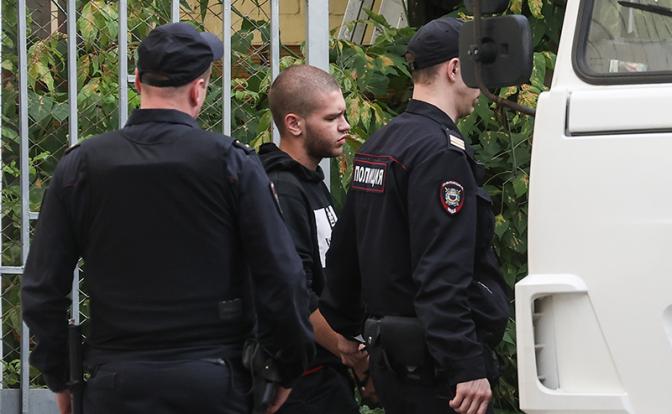 На фото: задержание подозреваемых в попытке убийства Собчак и Симоньян