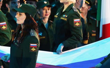 На фото: Елена Исинбаева (на первом плане)