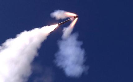 На фото: удар ракетой "Оникс" берегового ракетного комплекса (БРК) "Бастион"