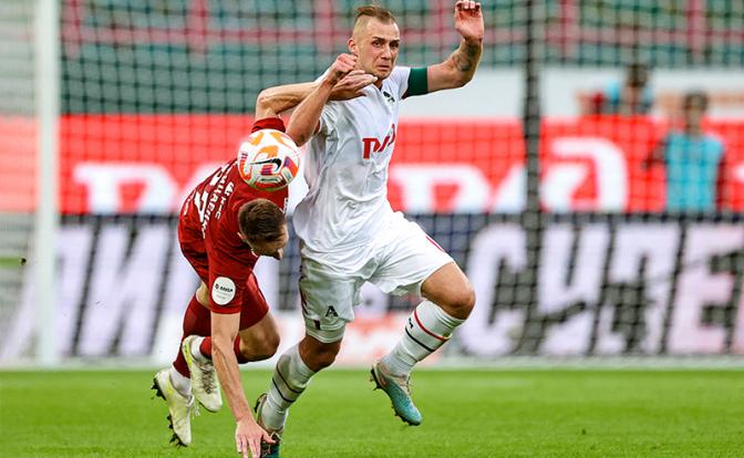 На фото: Алексей Грицаенко ("Рубин") и Дмитрий Баринов ("Локомотив") во время матча на стадионе "РЖД Арена".