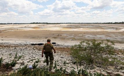 На фото: вид на обмелевшее Каховское водохранилище