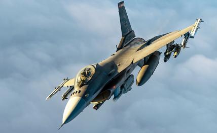 На фото: истребитель F-16