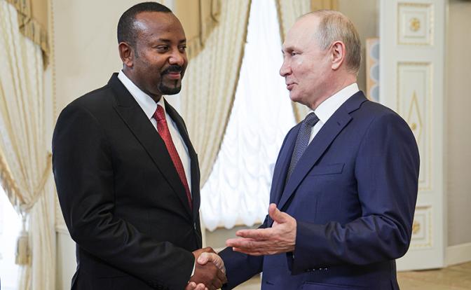 На фото:  президент РФ Владимир Путин и премьер-министр Эфиопии Абий Ахмед