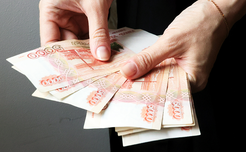 Эксперт объяснила, почему россияне «не замечают» рост зарплат ...