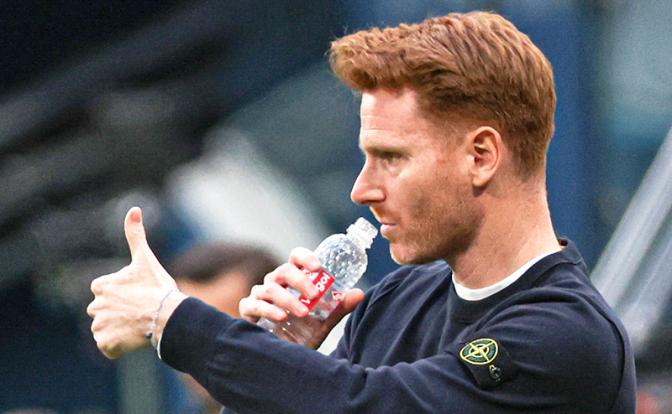 На фото: главный тренер "Спартака" Гильермо Абаскаль во время матча.