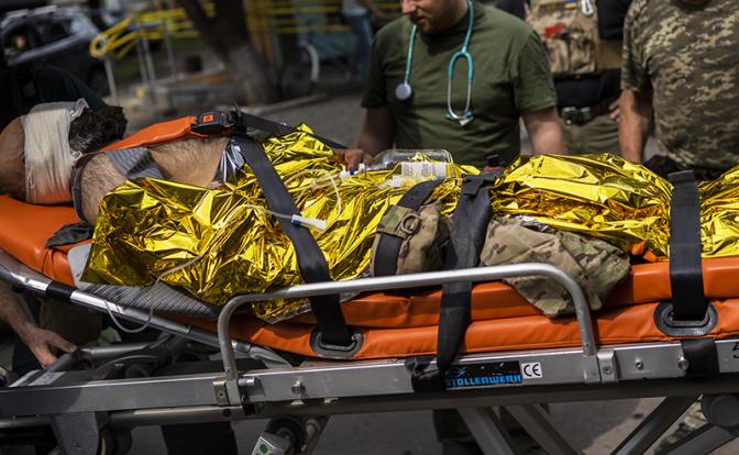 «Замотали рот скотчем»: Киевские врачи отказываются сражаться за жизни боевиков ВСУ