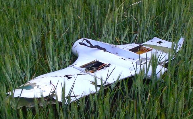 На фото: сбитый беспилотный летательный аппарат ВСУ