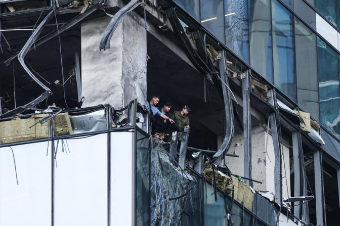 На фото: последствия взрыва на одном из этажей в здании "IQ-квартала", расположенном в деловом центре "Москва-Сити".