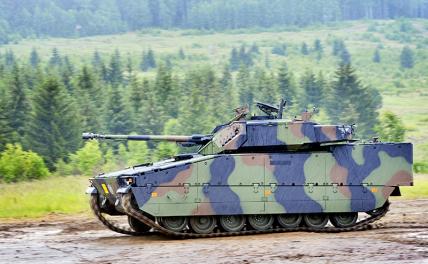 На фото: боевая машина CV90