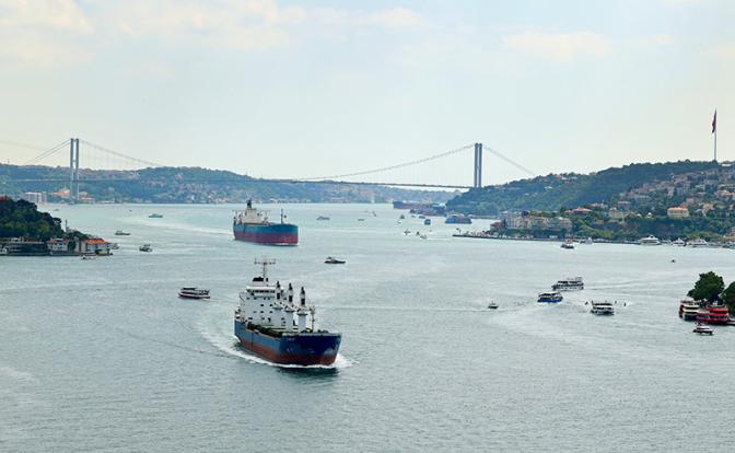 Экспорт из России в Турцию снизился почти в два раза